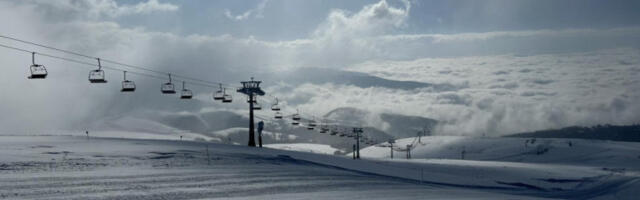 DEČAK TEŠKO POVREĐEN KADA JE PUKLA SAJLA NA SKI-STAZI! Detalji drame na Bjelašnici - odmah prevezen u bolnicu!