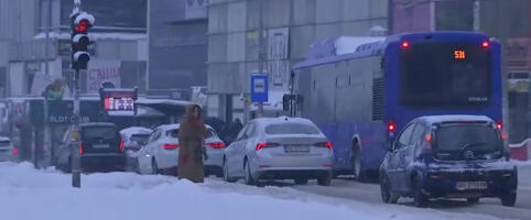 Beograd okovan snegom, pa linije javnog prevoza moraju da menjaju trase