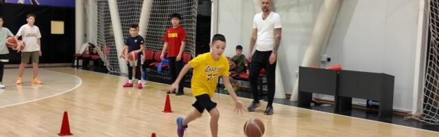 KOD LEGENDE PO ZANAT! Počeo šuterski kamp Milan Gurović: Puno mi je srce kad vidim ovoliko dece u hali