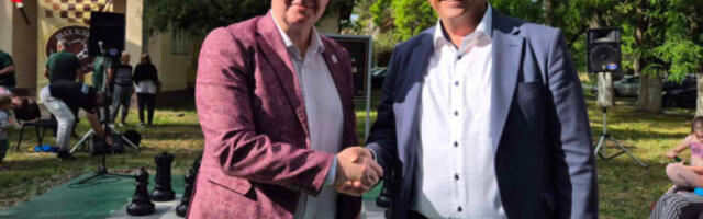 ​Андрија Јоргић отворио шаховски парк у селу Нова Црња