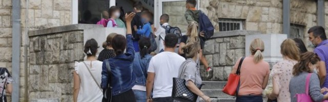 ŠKOLE IPAK OSTAJU OTVORENE ZA MLAĐE OSNOVCE? Tiodorović: Zamolićemo poslodavce da DOZVOLE RODITELJIMA RAD OD KUĆE