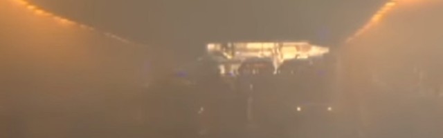 Crven fenjer na kraju tunela