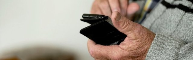 PUŠTAO DECI IZ KOMŠILUKA SNIMKE ZA ODRASLE! U telefonu Jovice iz Mladenovca POLICIJA PRONAŠLA JEZIVE STVARI!