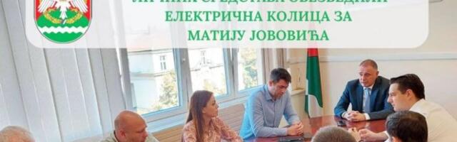 PREDSEDNIK OPŠTINE MILOŠ VIDOVIĆ: FUNKCIONERI OPŠTINE SAVSKI VENAC IZ LIČNIH SREDSTAVA OBEZBEDILI ELEKTRIČNA KOLICA ZA MATIJU JOVOVIĆA