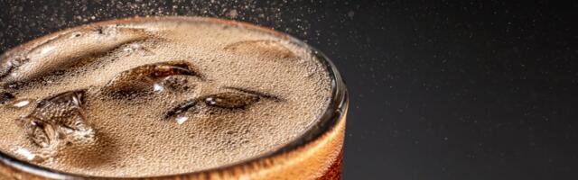 Momak proveo 24 sata u kadi sa koka kolom i evo šta mu se desilo