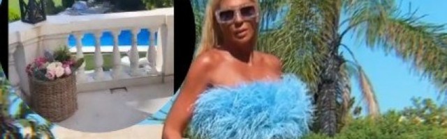 KARLEUŠINA OAZA MIRA! Pevačica SUNČALA DUGE NOGE na balkonu svoje VILE, a da vidite kakav POGLED - BAZEN, TRAVNJAK! PRAVI RAJ! (FOTO)