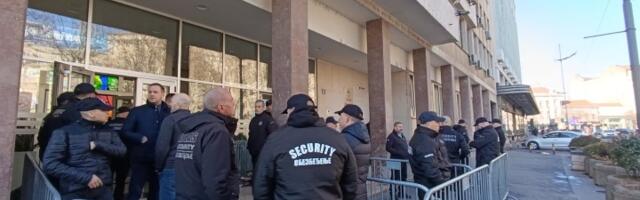 Opozicija: Podneli smo krivične prijave protiv firmi za obezbeđivanje, tukli su građane