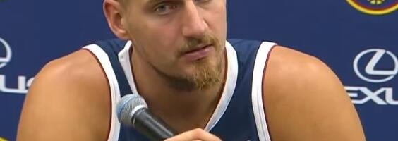 PA KAKO DA GA NE VOLITE: Jokićeva hit reakcija obišla internet i nasmejala celu Ameriku!