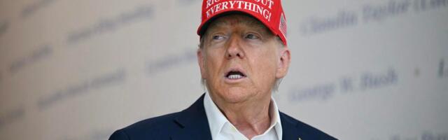 Trampu stigao MISTERIOZNI sanduk iz Rusije! Ovo ni u ludilu nije očekivao, svi u šoku kada su videli šta je unutra!