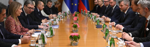 Почео састанак делегација Србије и Словачке на челу са Вучићем и Пелегринијем