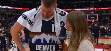 ČUVENA AMERIČKA NOVINARKA ZAMOLILA JOKIĆA DA PROKOMENTARIŠE ISTORIJSKI TRIPL-DABL: Srbin nabacio osmeh na lice i odgovorio u svom prepoznatljivom stilu!