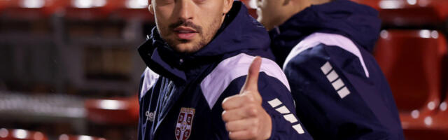 KAKAV SUSRET: Nemanja Radonjić i Novak Đoković u zagrljaju - a tek kad vidite šta piše pored... (FOTO)