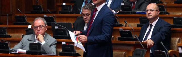 Aleksić (NPS) na sednici Skupštine: Vi ste samo dizači ruku kada čujete zvonce
