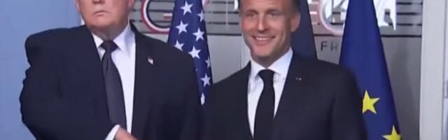 Трамп и Макрон поново привукли пажњу због начина руковања: Председник САД деловао незаинтересовано