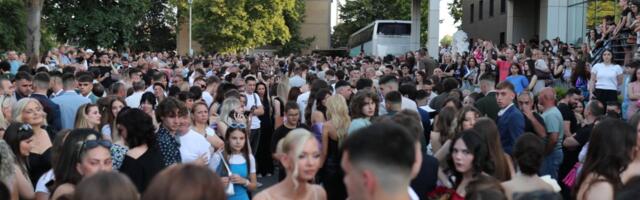 Maturanti Prve kragujevačke gimnazije proslavili matursko veče