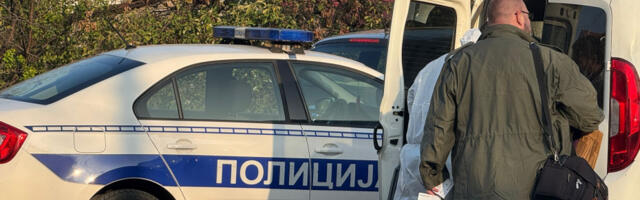 TINEJDŽERA TUKLA TROJICA VRŠNJAKA, UDARALI GA ČEKIĆEM PO GLAVI! Horor u  školi u Beogradu