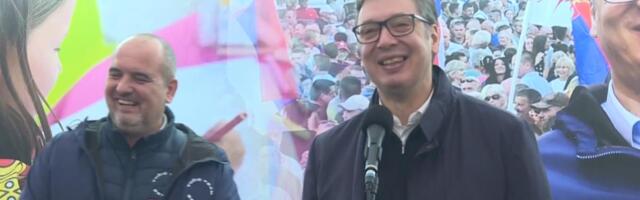 UŽIVO VUČIĆ U NEGOTINU: Predsednika dočekao veliki broj građana