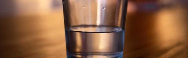 VIDEO: Simo Salapura objavio snimak na kome se vidi kako pije vodu iz česme