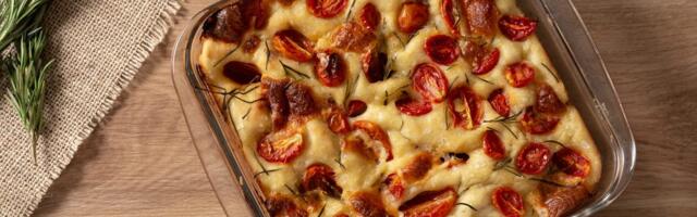 Fokača sa sušenim paradajzom, maslinama i ruzmarinom – miris Mediterana u svakom zalogaju