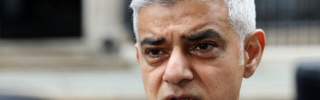 Полицајци оставили оружје на тротоару испред куће градоначелника