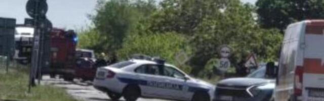 SUMNJA SE DA JE VOZAČU POZLILO PA SKRENUO U SUPROTNU TRAKU: Detalji nesreće u kojoj je poginula jedna osoba