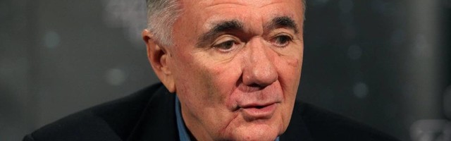 Dušan Kovačević nam je u svojoj novoj zbirci pesama odgovorio na pitanje Ko to tamo peva