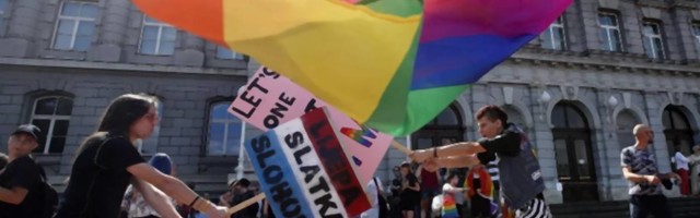 Hrvati palili LGBT zastavu na Paradi ponosa - Policija traži ljude koji su pravili incidente