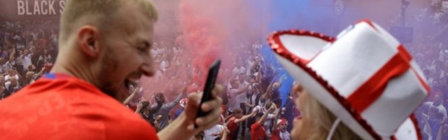 LUDNCIA U LONDONU! Navijači PROBILI barijere i ULETELI na VEMBLI! /FOTO/