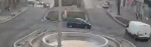 HIT Pogledajte kako se vozi na kružnom toku u Tesliću (VIDEO)