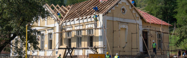 Počeli radovi na rekonstrukciji stare škole pored reke Rače