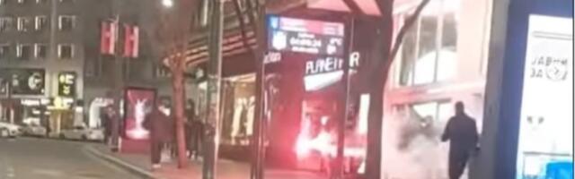 Horor u centru Beograda: Mladić bakljom pržio ljude, usledila krvava tuča (VIDEO)