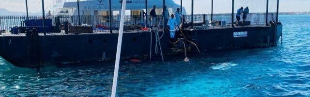 KRICI TURISTA PARALI SU NEBO, NIJE IM BILO SPASA! Pojavio se jezivi snimak momenta kada je podmornica u Hurgadi počela da tone u more (VIDEO)