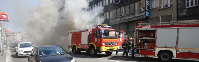 Stravične scene u NS: Zapalio se autobus (FOTO)