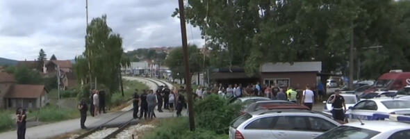 Rampa u Stanovu i dalje pod katancem: Meštani besni, blokiraće svaki voz