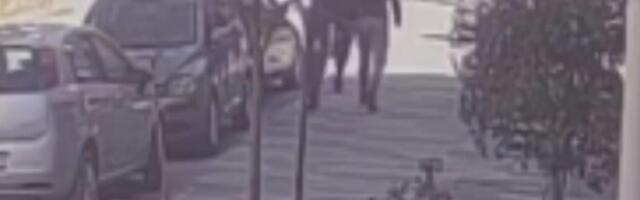 OBJAVLJEN SNIMAK IZ ZGRADE U ČAČKU U KOJOJ SE DOGODIO ZLOČIN Čekićem po glavi do smrti udaran muškarac (58), policija ispituje svaki detalj (FOTO)(VIDEO)