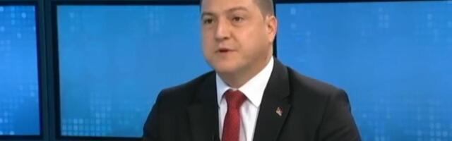 AMEBA U STALNOJ POTRAZI ZA SIGURNOM KUĆOM! I blokaderi otpisali Branka Ružića: Ili izađi iz stranke ili ućuti, NEĆEŠ PRELETETI! (FOTO)