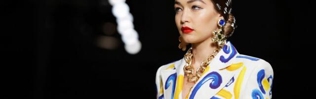 Điđi Hadid "ukrala poglede" na Met Gala: Haljina koju je menjala u poslednji čas postala je modna istorija