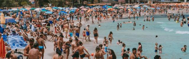 Kako sačuvati stvari na plaži? "Balkanska metoda" srušila internet - Milioni oduševljeni (VIDEO)