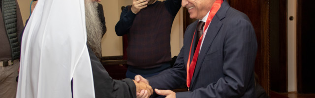 SPC Miloradu Vučeliću dodelila Orden Svetog Save