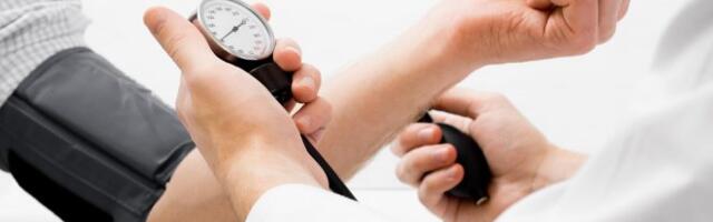 LEČIO LJUDE VOSKOM IZ UŠIJU? Bizarna medicina iz 18. veka!