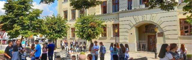 Peticiju da školska radna nedelja traje četiri dana do sada je podržalo više od 50.000 ljudi