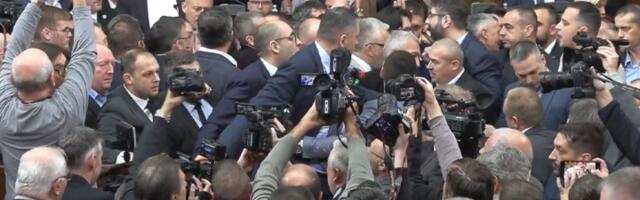 FRKA U SKUPŠTINI Izbila tuča, pozvano obezbeđenje! (FOTO)