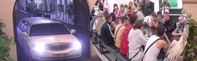 Pred ULAZAK BIVŠIH ZADRUGARKI, u Šimanovcima se POJAVILA ONA! Kada su je UGLEDALI, SVI SKOČILI! (VIDEO)