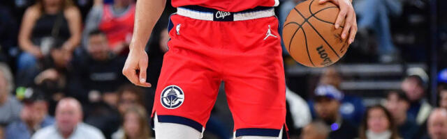 Sramno iživljavanje: Bogdan Bogdanović zakucan za klupu