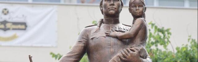 Kakva sramota u Inđiji: Vandali rasturili česmu kod spomenika Milunki Savić