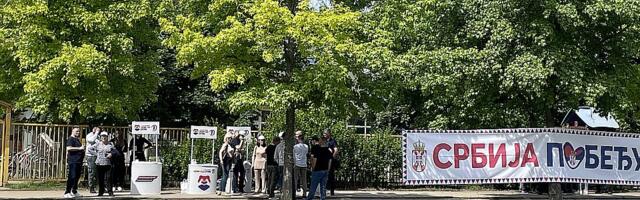 Napadnut novinar ispred štandova SNS u Zrenjaninu: Oglasio se UNS
