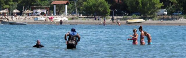 Poznato odakle su devojčice (9 i 11) koje su nastradale na plaži na Jadranskom moru