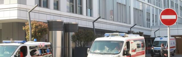 Delovi automobila rasuti po kolovozu! Teška saobraćajka nedaleko od Čajetine (VIDEO)