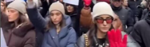 Stiglo je i do Njujorka: Neverovatna slika podrške studentima širi se mrežama (VIDEO)