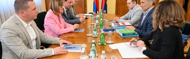 MAJA GOJKOVIĆ RAZGOVARALA SA PREDSEDNIKOM MATICE RUSINSKE: Pokrajinska vlada nastaviće podršku programima